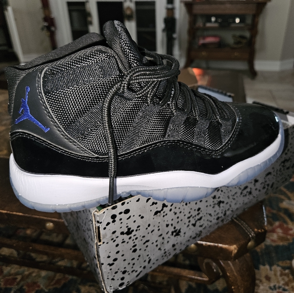 Jordan 11 Retro women's 6.5